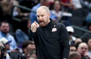 Shams：詹金斯今早被灰熊队叫到办公室当面解雇 令人震惊！